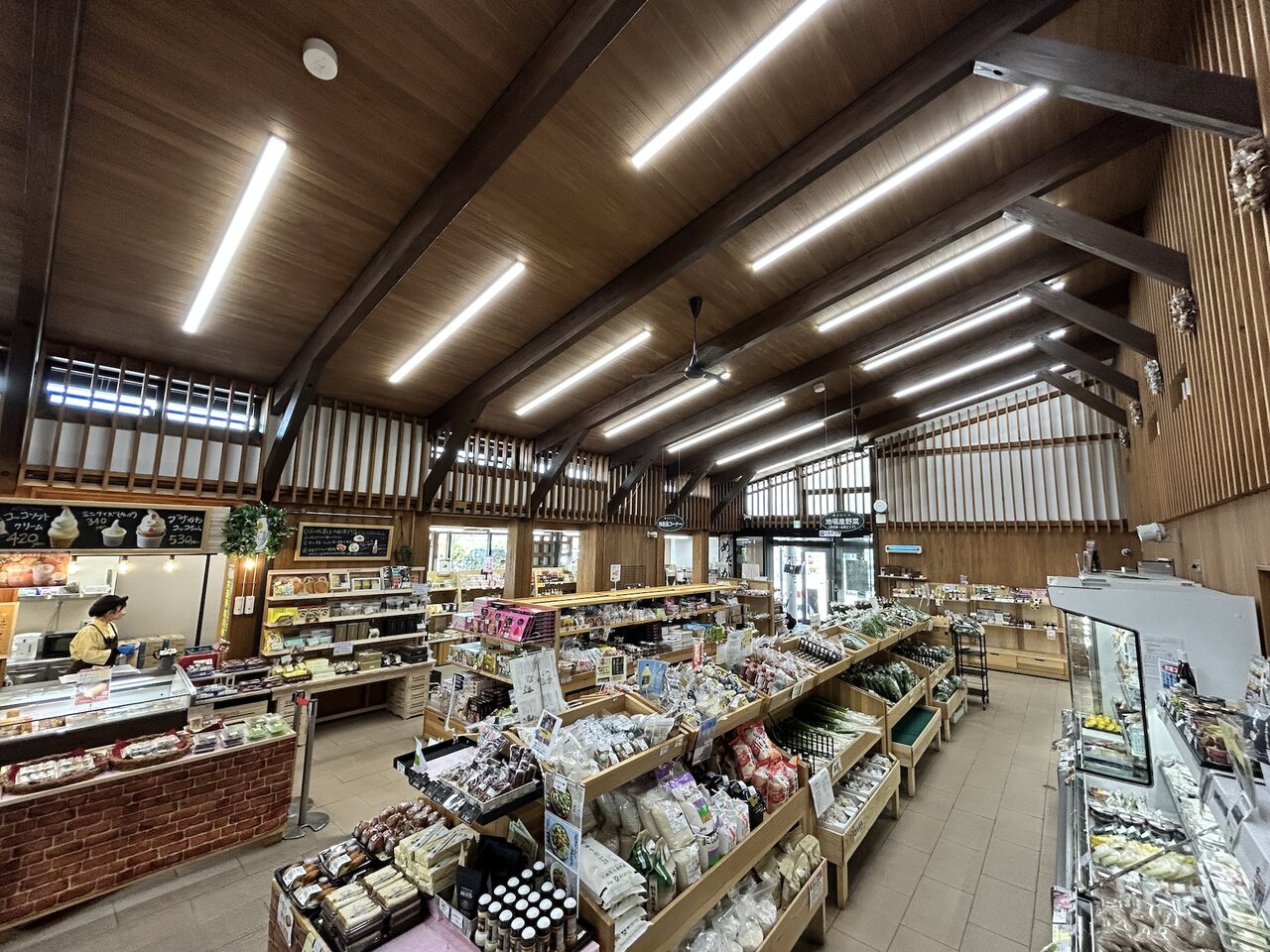 道の駅かくだの直売所の様子