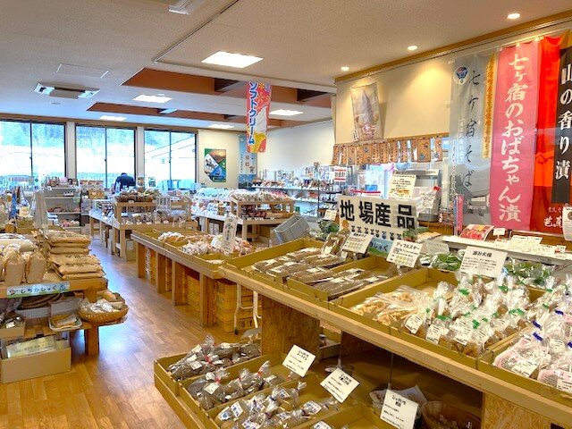道の駅七ヶ宿の直売所の様子