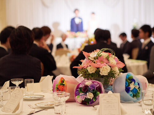 結婚式の挨拶を依頼する時のマナーとは お礼の金額相場や包み方も紹介