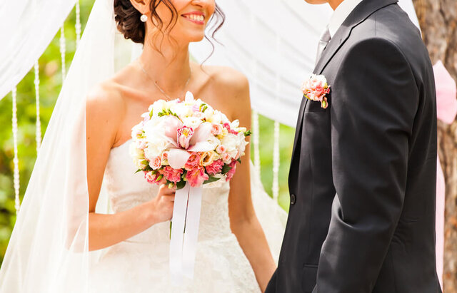 新郎へのサプライズを成功させたい 結婚式で想いを伝えるアイディアやコツを紹介