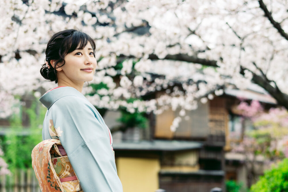 結婚式 ゲストの着物の選び方 立場や年齢にあわせた装いを解説