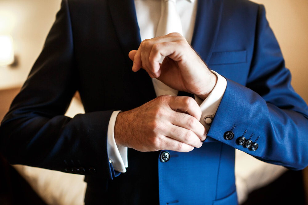 夏の結婚式の服装マナー 男性編 暑さ対策やスーツのおしゃれな着こなしも紹介