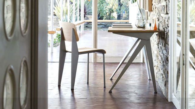 1脚2,000万円!? オークションで高額落札されるジャン・プルーヴェの