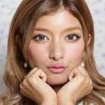 ローラがプロデュースしたカラコンで劇的ビフォー・アフター!