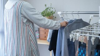 冬の洗濯物が乾かないのはなぜ？洗い方や干し方、部屋干しのコツを解説