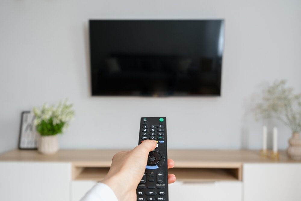 テレビの電気代はどれくらい？種類・サイズ・画質別の電気代や節約方法を解説