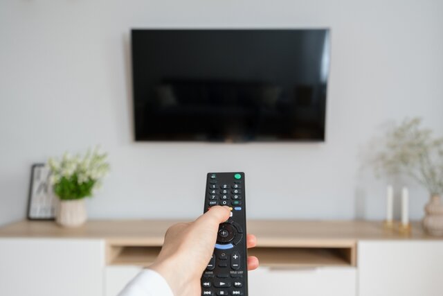 テレビの電気代はどれくらい？種類・サイズ・画質別の電気代や節約方法を解説