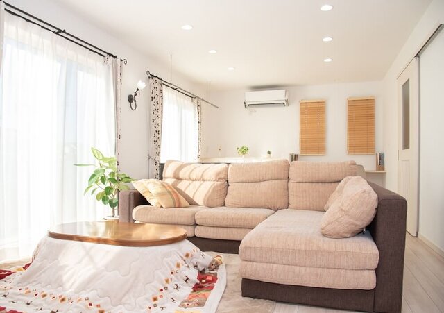 こたつとエアコンの電気代を比較！節約術と賢い使い分け方法も紹介