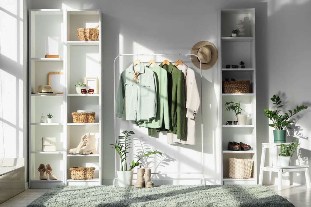 せまい部屋の収納アイデア9選｜スッキリ見せるコツや収納家具の選び方も解説