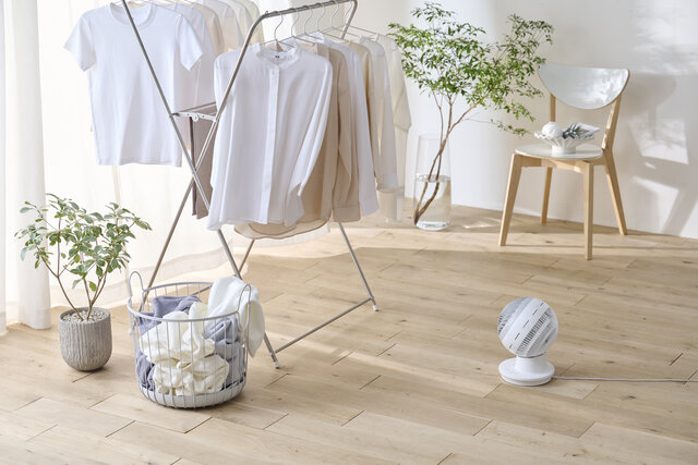 部屋干しにはサーキュレーターを使おう！扇風機よりおすすめな理由や早く乾かすコツ