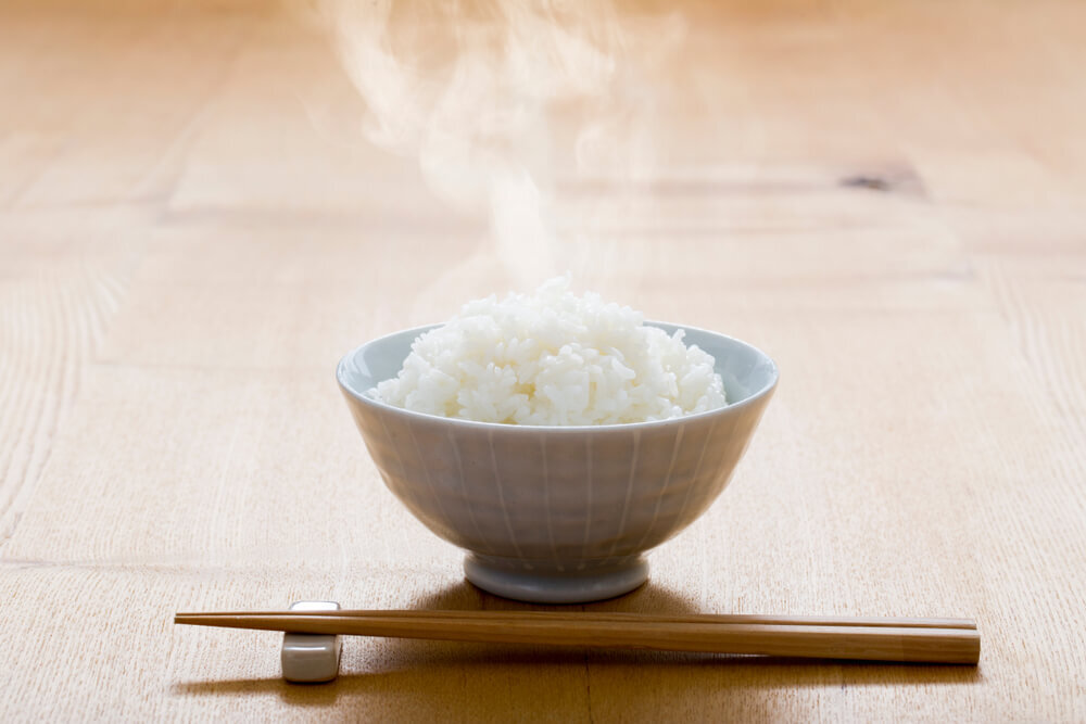 茶碗にもられたご飯