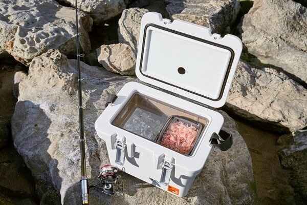 アイリスオーヤマのHUGELハードタイプ15L