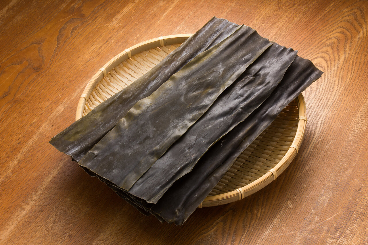 かごの上の昆布