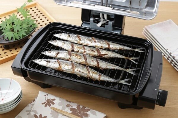 サンマが焼かれたアイリスオーヤマのマルチロースター
