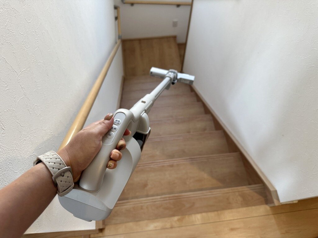 片手で持ち上げたマジカリーナ