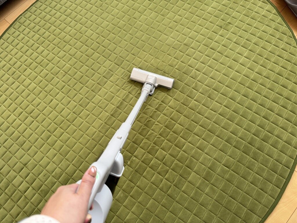 ラグの上を掃除するマジカリーナ