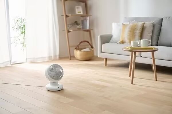 リビングに置かれたアイリスオーヤマのサーキュレーター