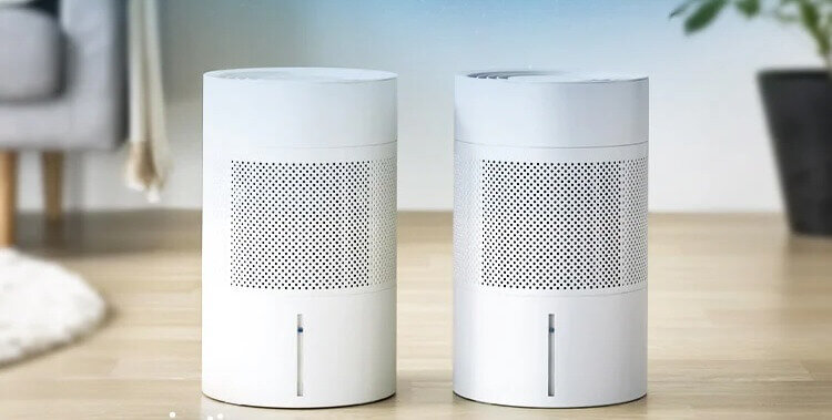 リビングに置かれた2つの加湿器