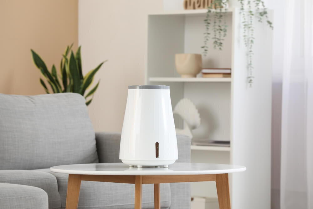 テーブルの上に置かれた加湿器