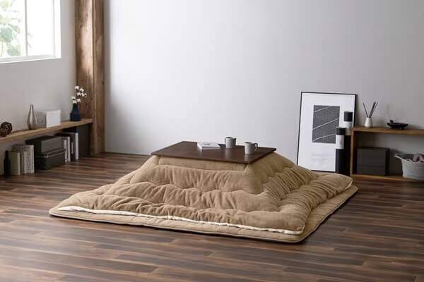 アイリスオーヤマのこたつ布団をかけたこたつ