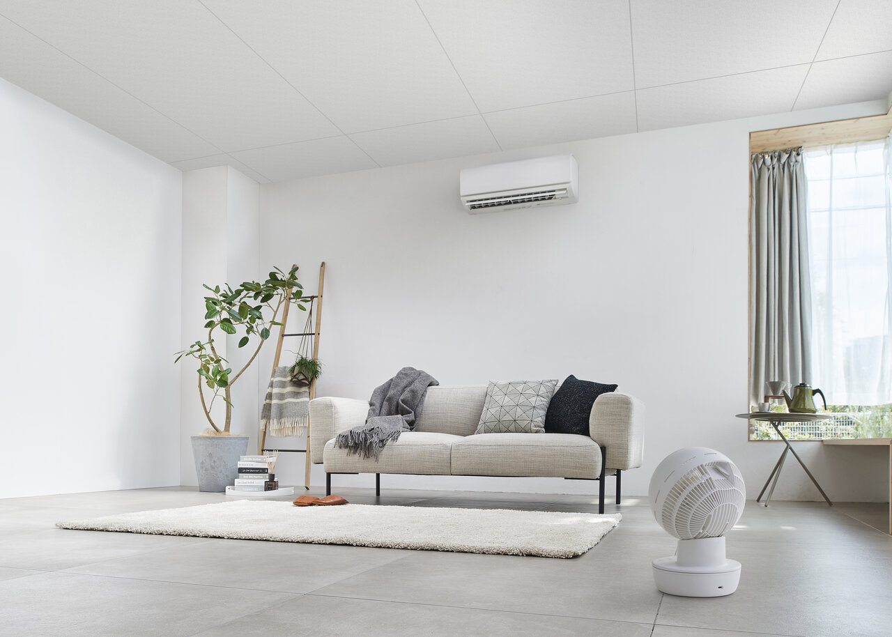 エアコンに向けておいたサーキュレータ