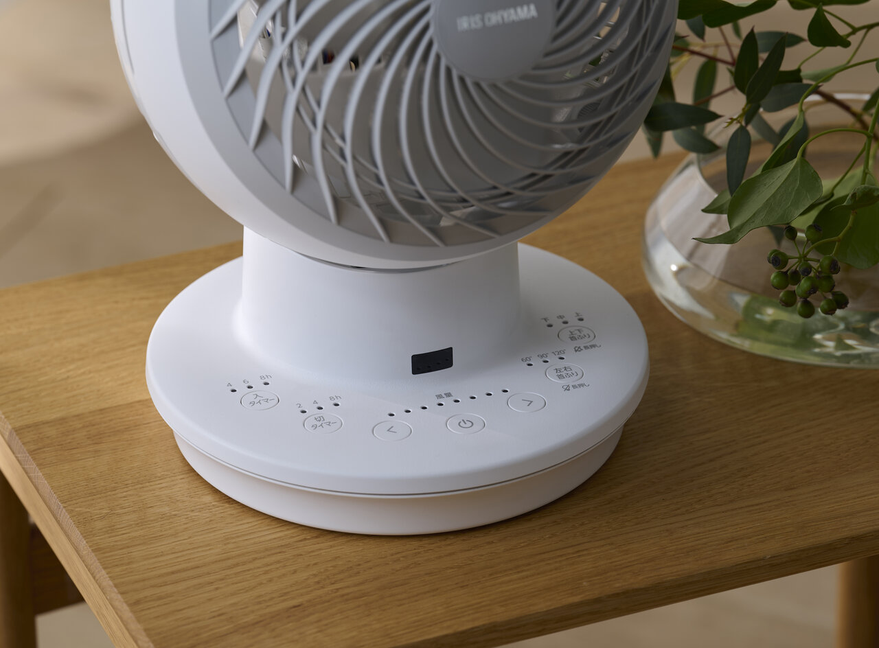 部屋に置かれたサーキュレータ
