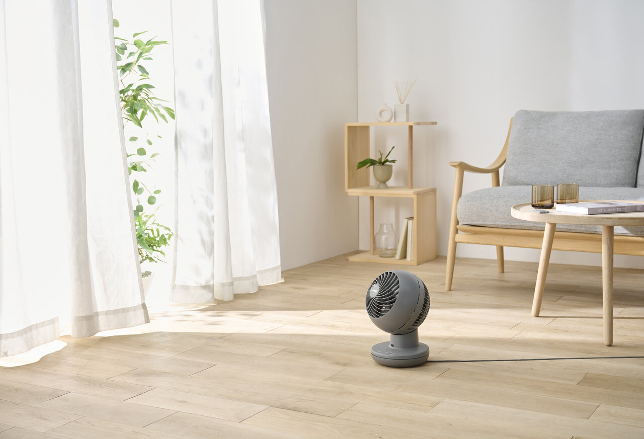 グレーのサーキュレータ