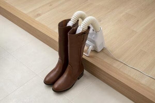 ブーツを乾かすカラリエ