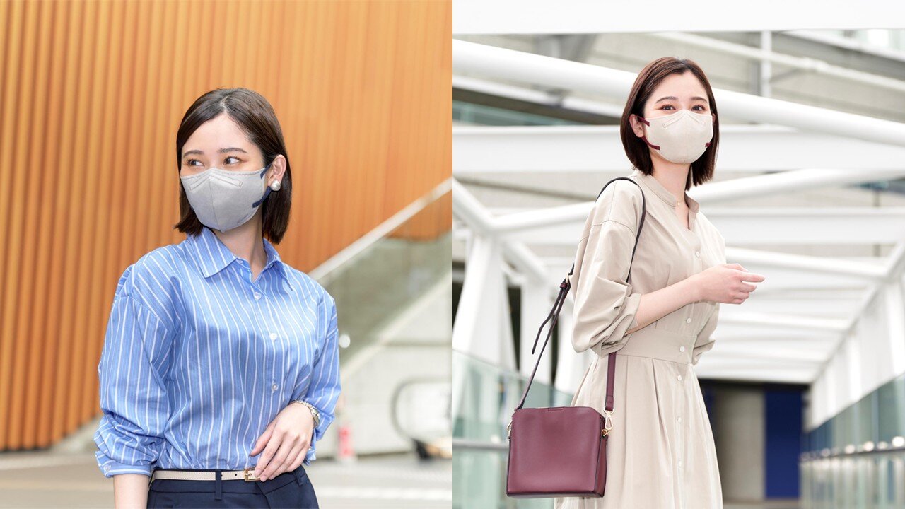 アイリスオーヤマのカラーマスクを着用した女性