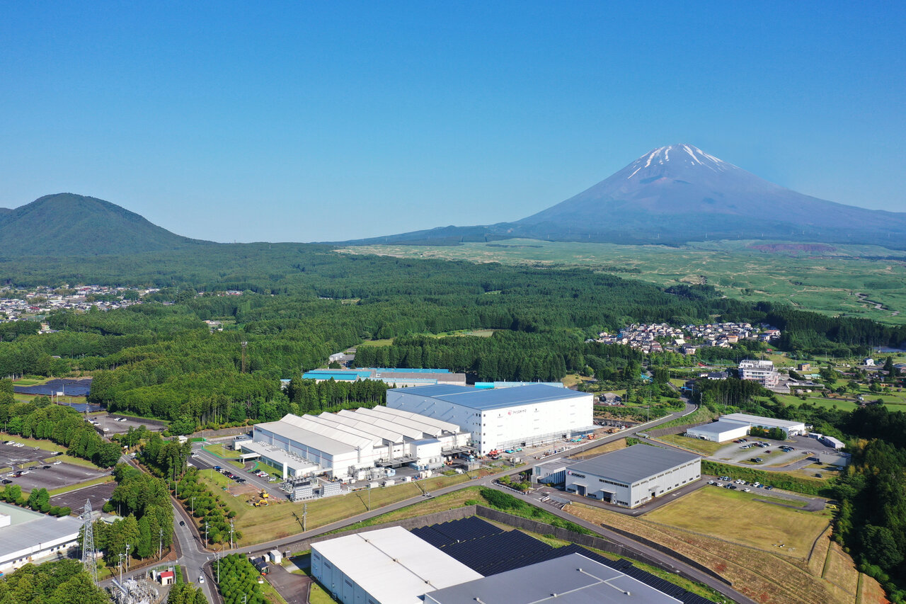富士裾野工場で生産する飲料水やおむつ