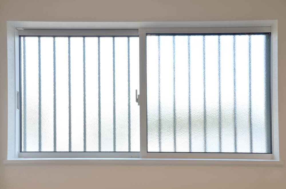 鉄格子のついた窓