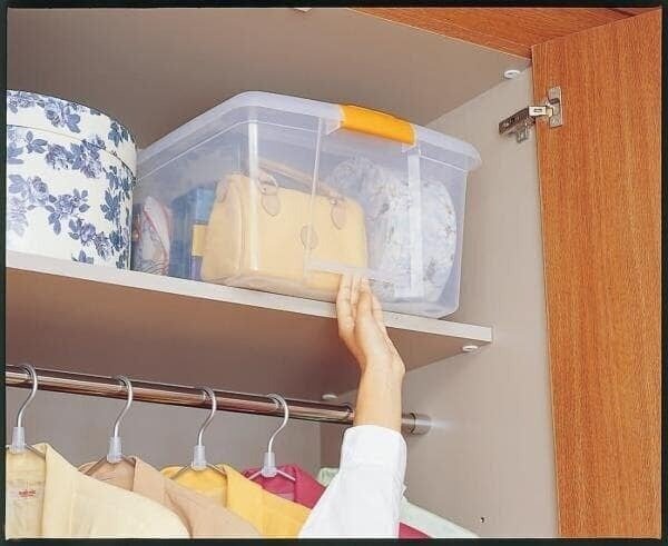 クローゼットの上に置いている収納ボックス