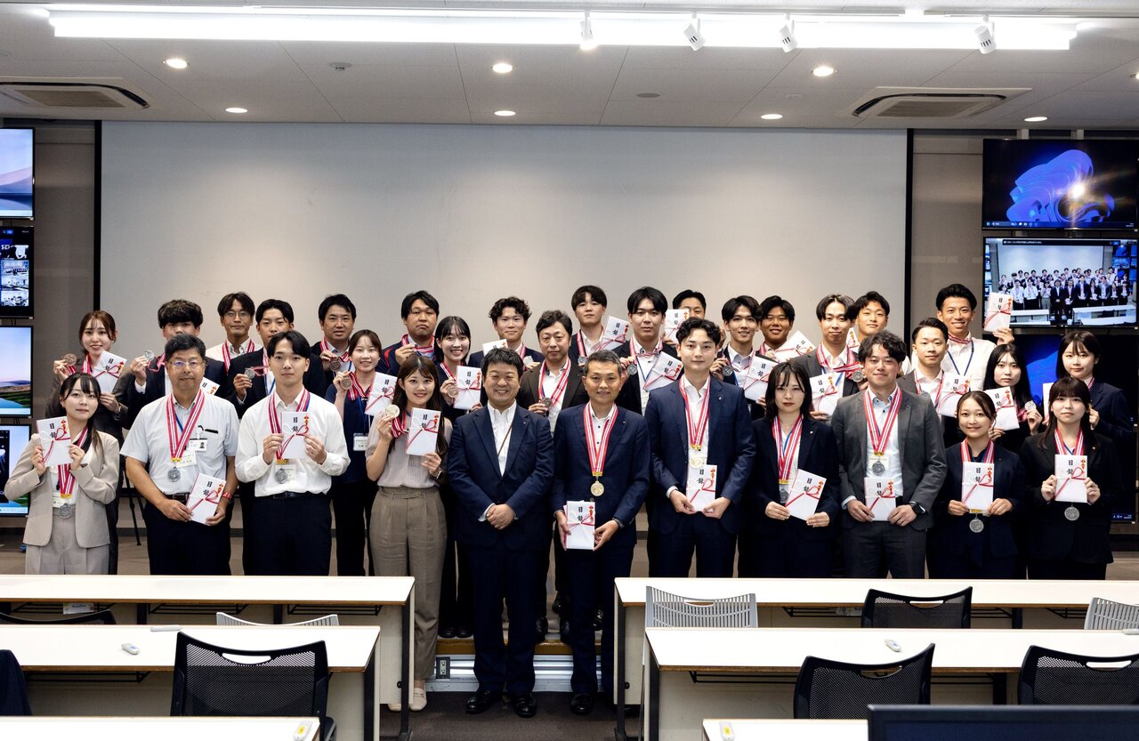 アイリスオーヤマ「グランプリ大会」受賞者記念写真