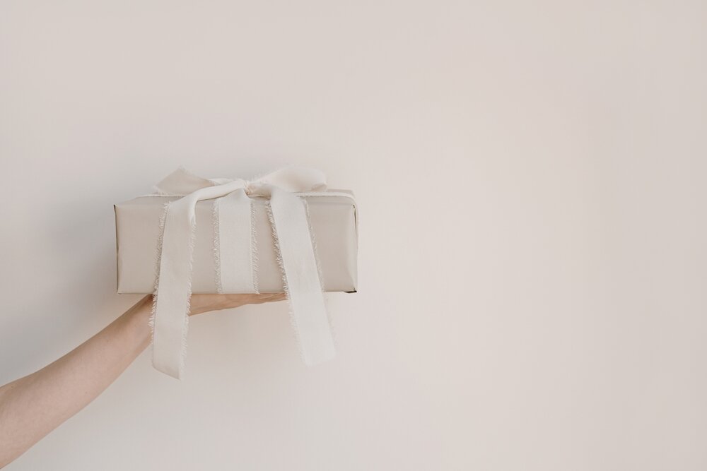 手のひらに乗せたプレゼント