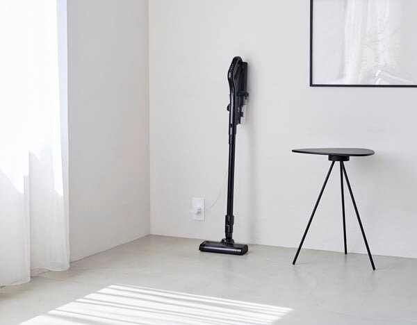 掃除機 コードレス サイクロン式 置くだけで充電 自走式／SCD-185PM ブラック