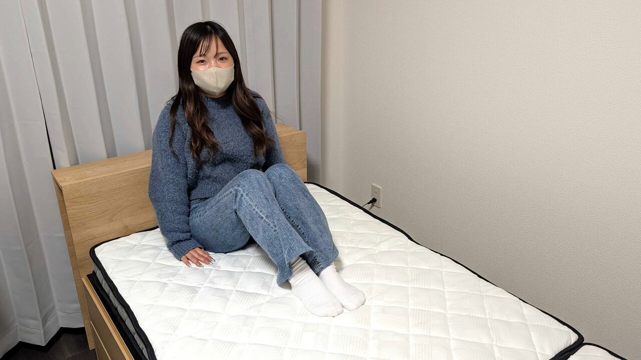 ベッドに座るちなみん