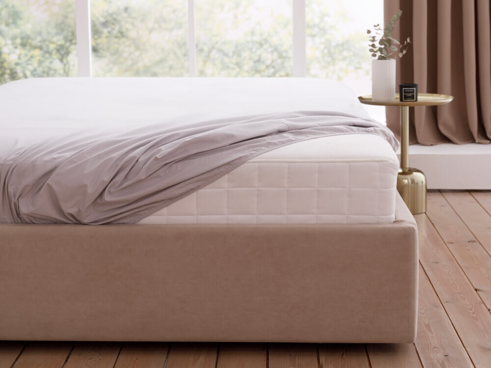 寝室に置かれたベッド