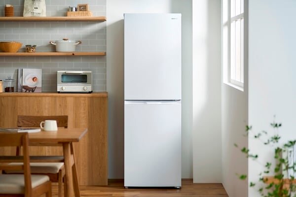 230Lの白い冷蔵庫