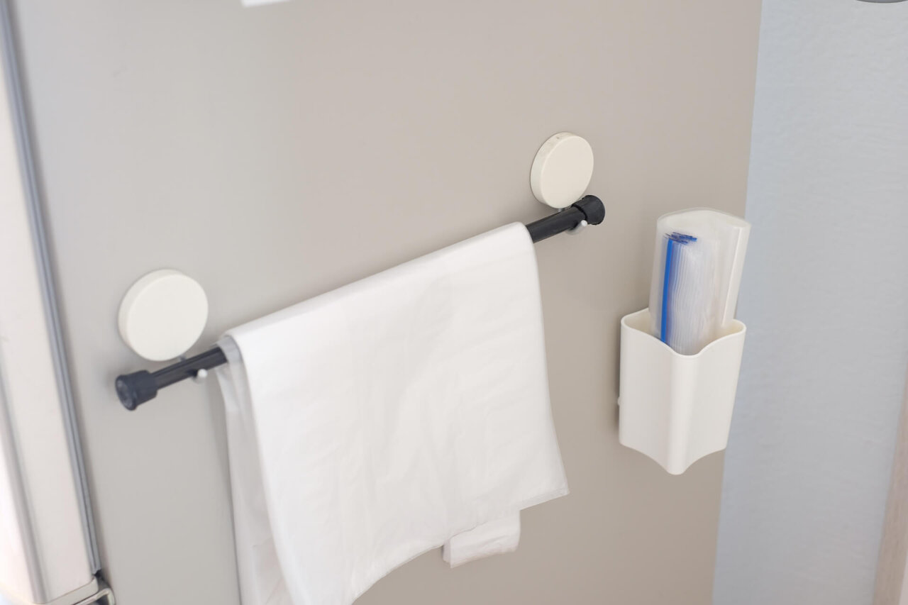 冷蔵庫に設置されたマグネット収納