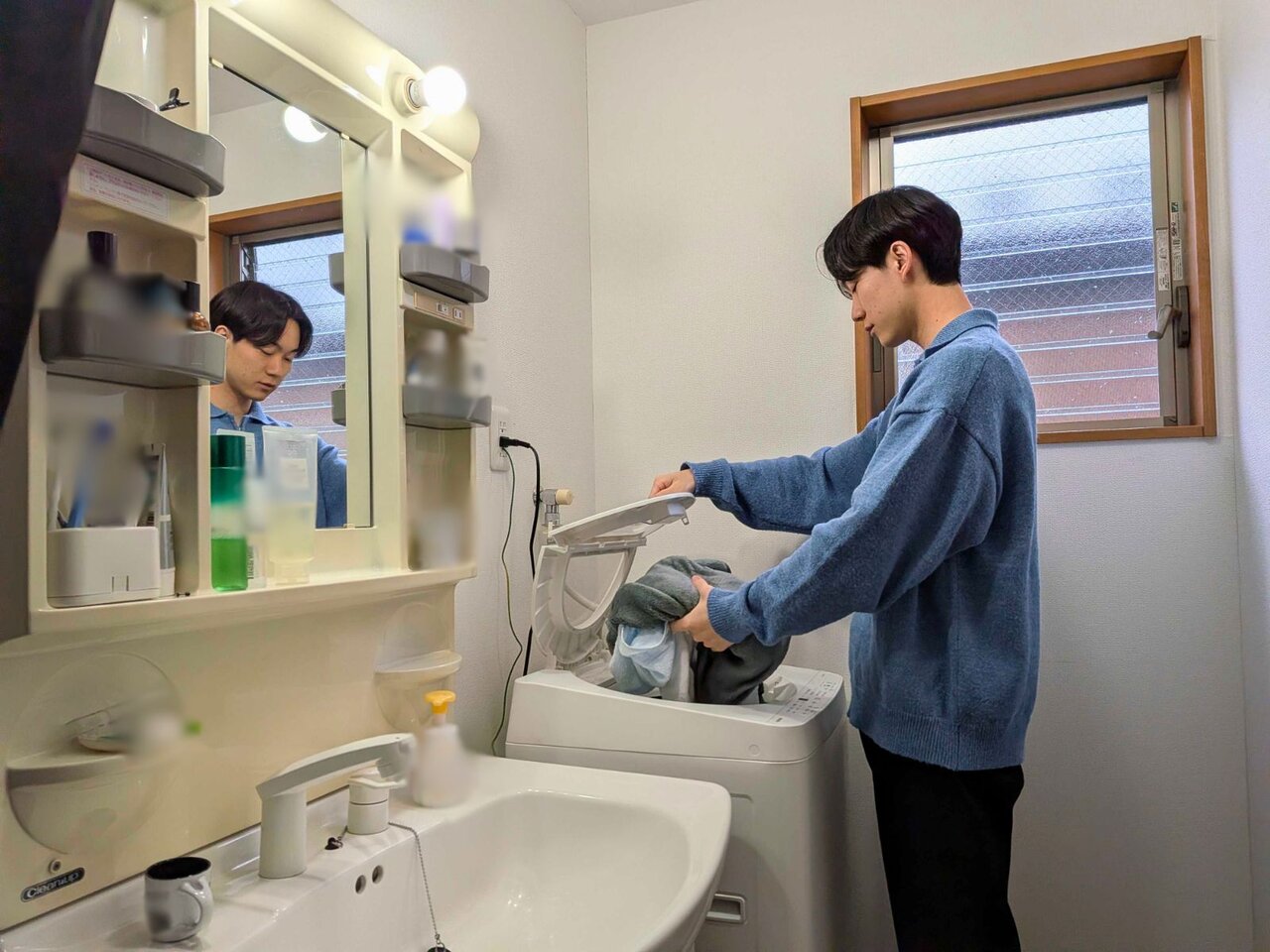 「OSH fit」で洗濯をする男性