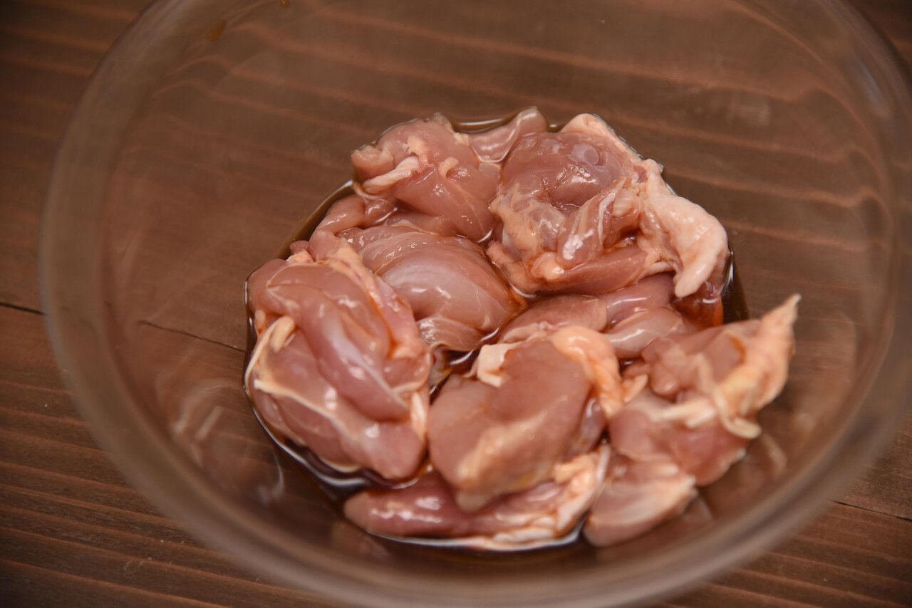 カットした鶏肉