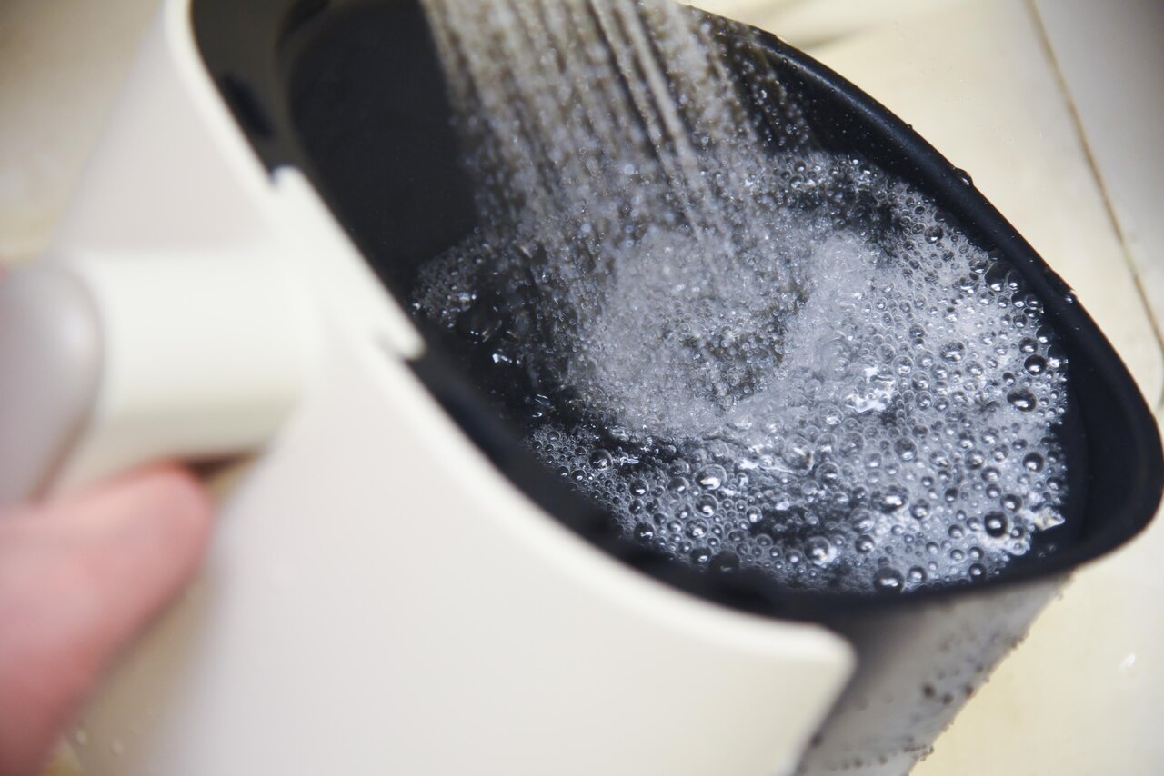 水洗いするエアフライヤー