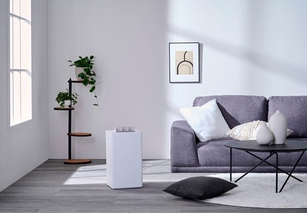 部屋に置かれた除湿機