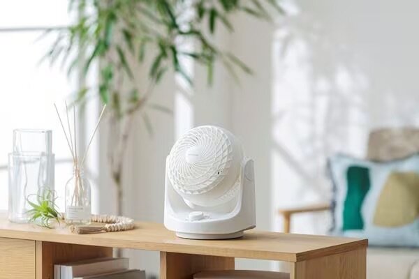棚の上に置かれたサーキュレーター