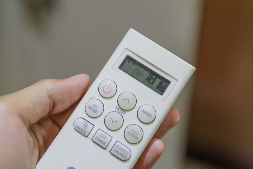 最低温度に設定したエアコンのリモコン