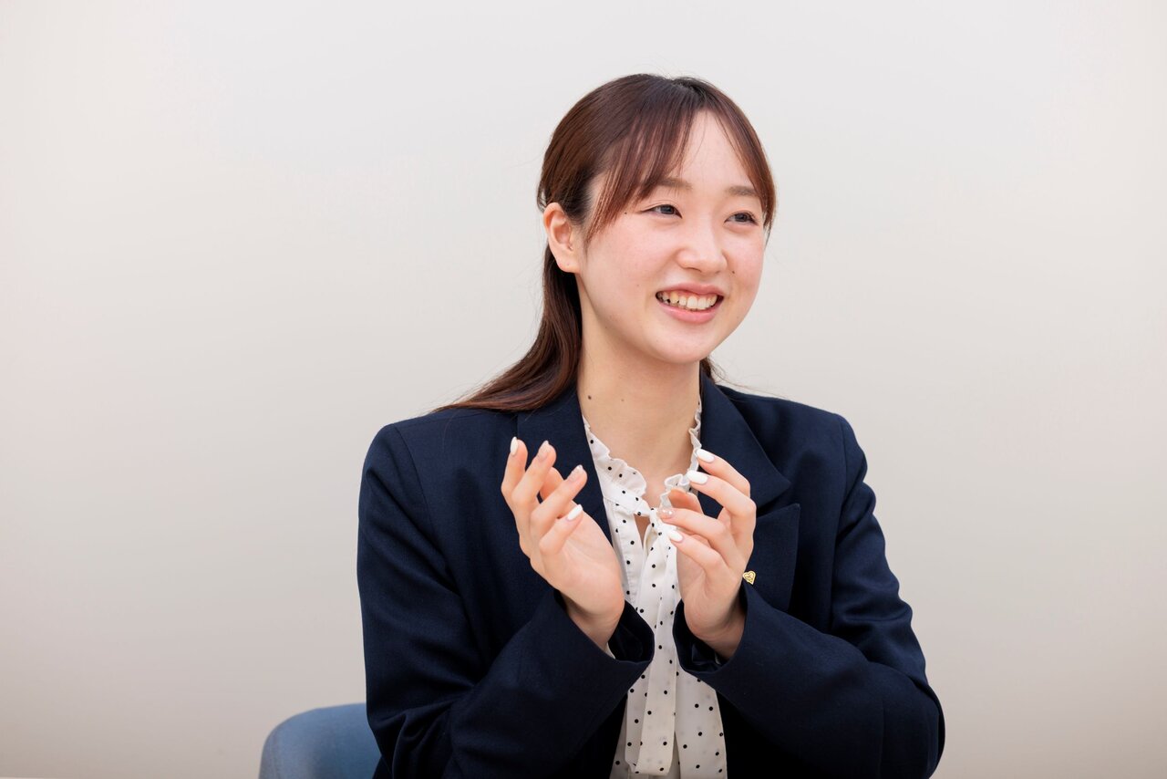 インタビューに回答する澤田さん