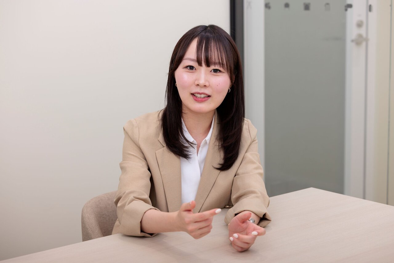 インタビューに回答する近藤さん