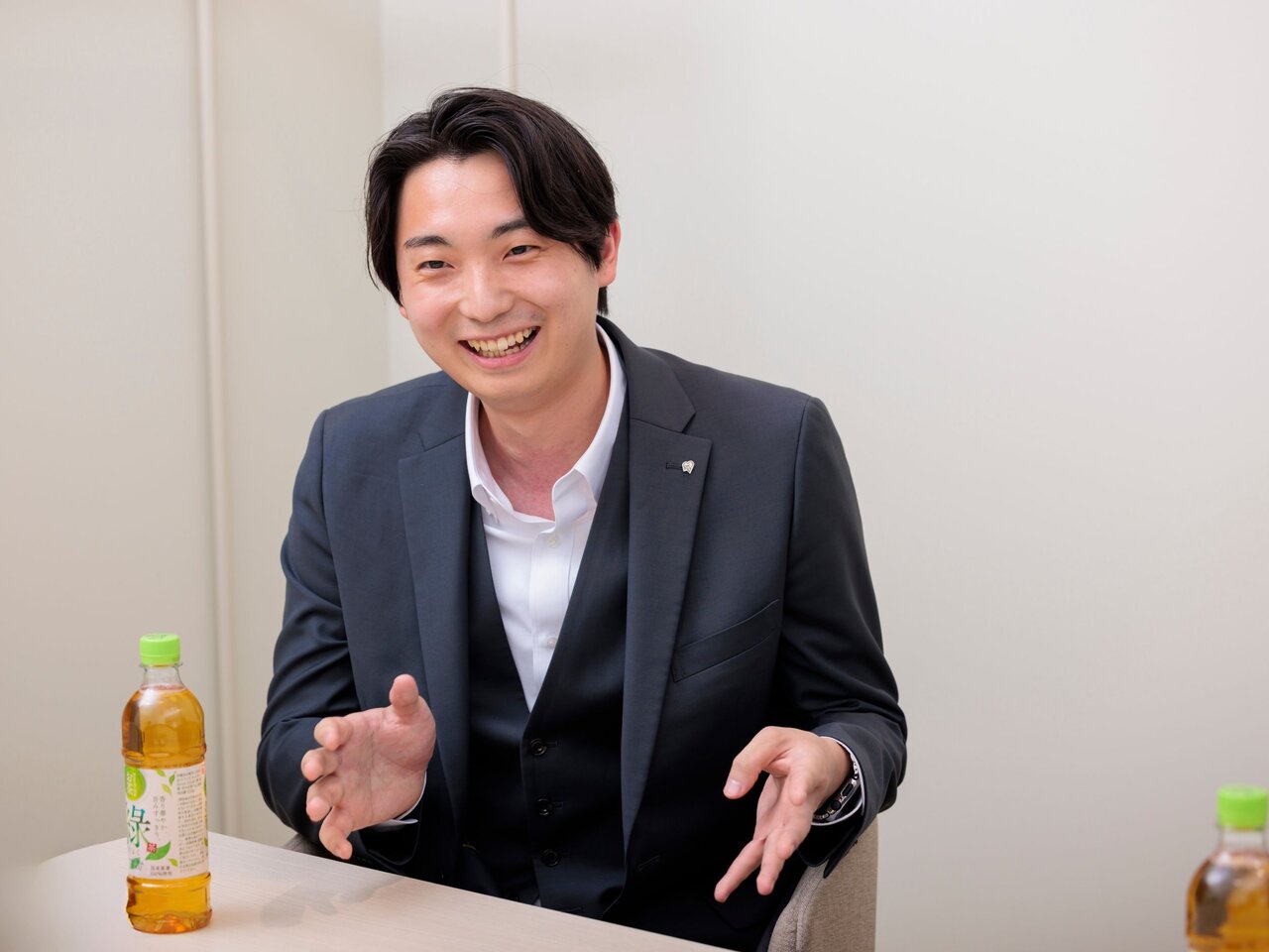 インタビューに回答する田中さん