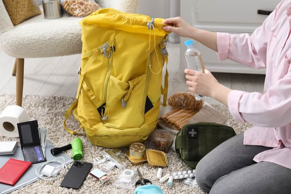 防災グッズをリュックに入れる手