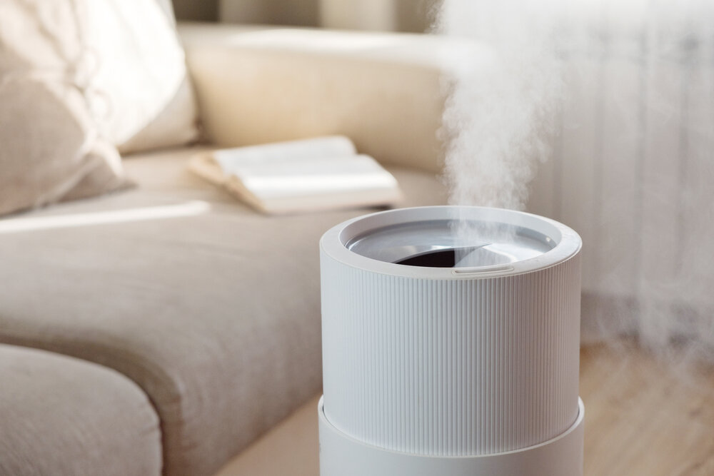 部屋に置かれた加湿器